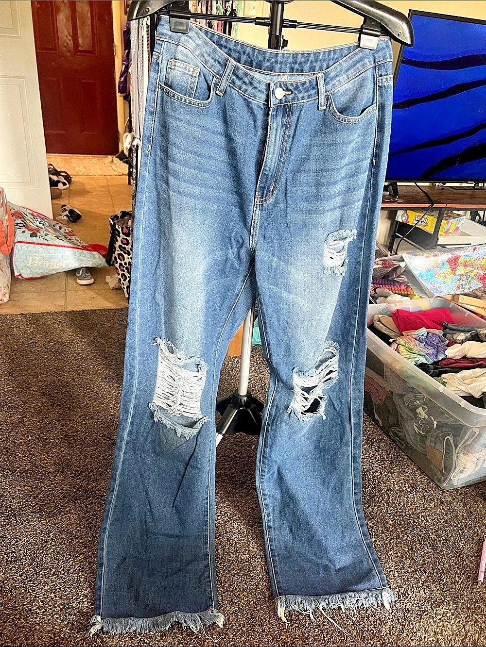 SHEIN Straight Leg Distressed Jeans in Blue L